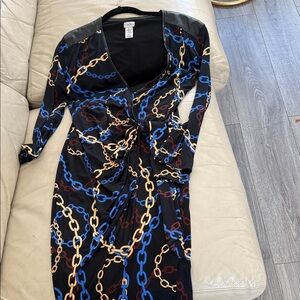 Cache Xl beautiful dress.  Has stretch to it